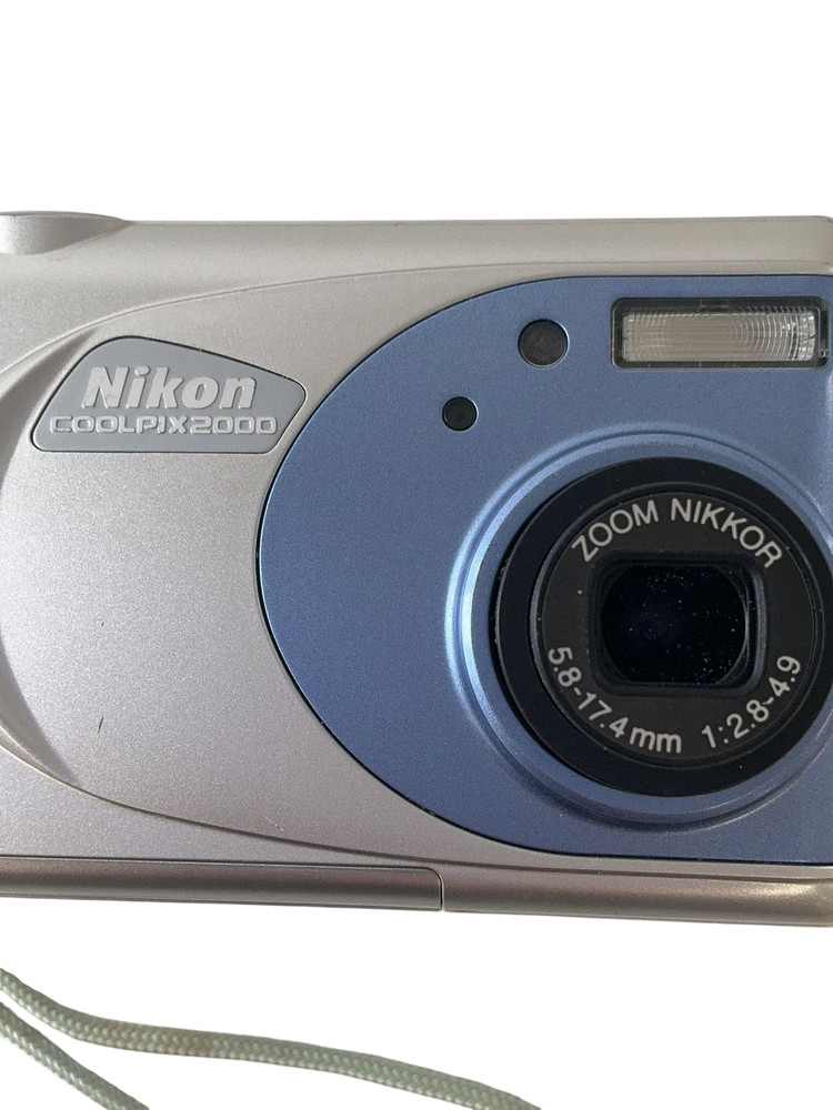 Nikon Coolpix 2000 Digital Camera with 64MB CompactFlash Card