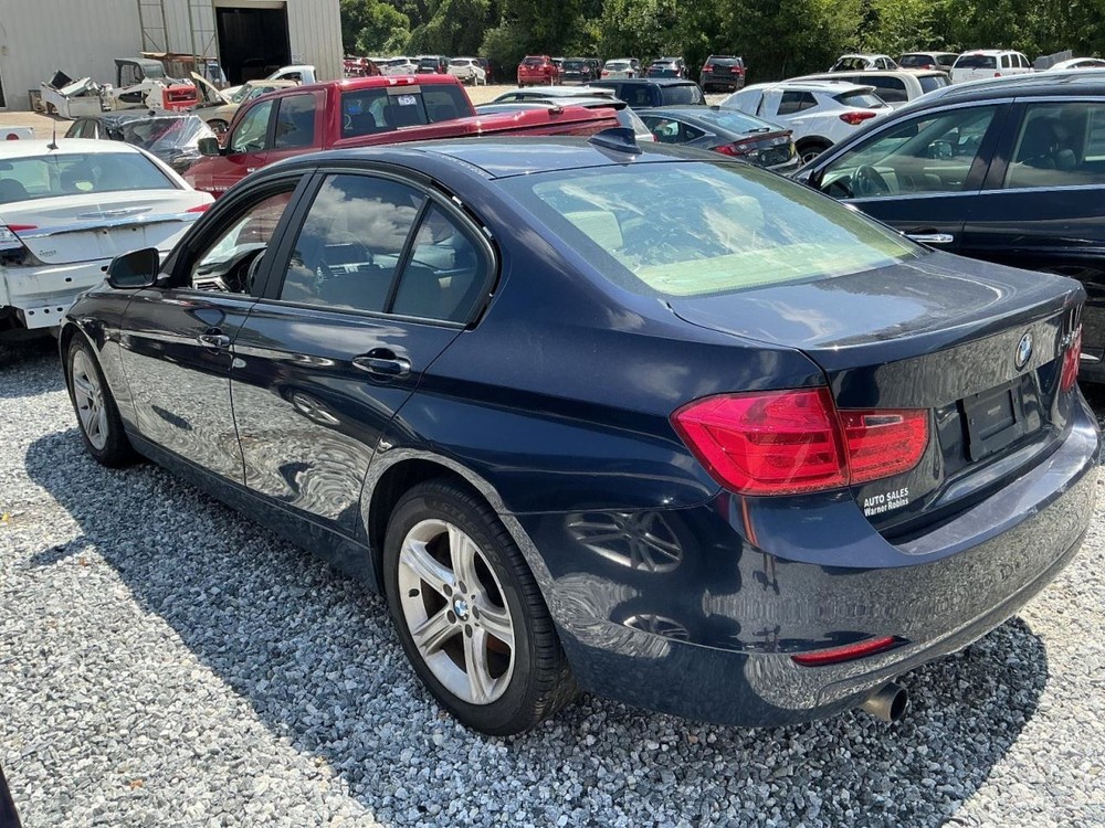 320I 2014 Glove Box 4722780