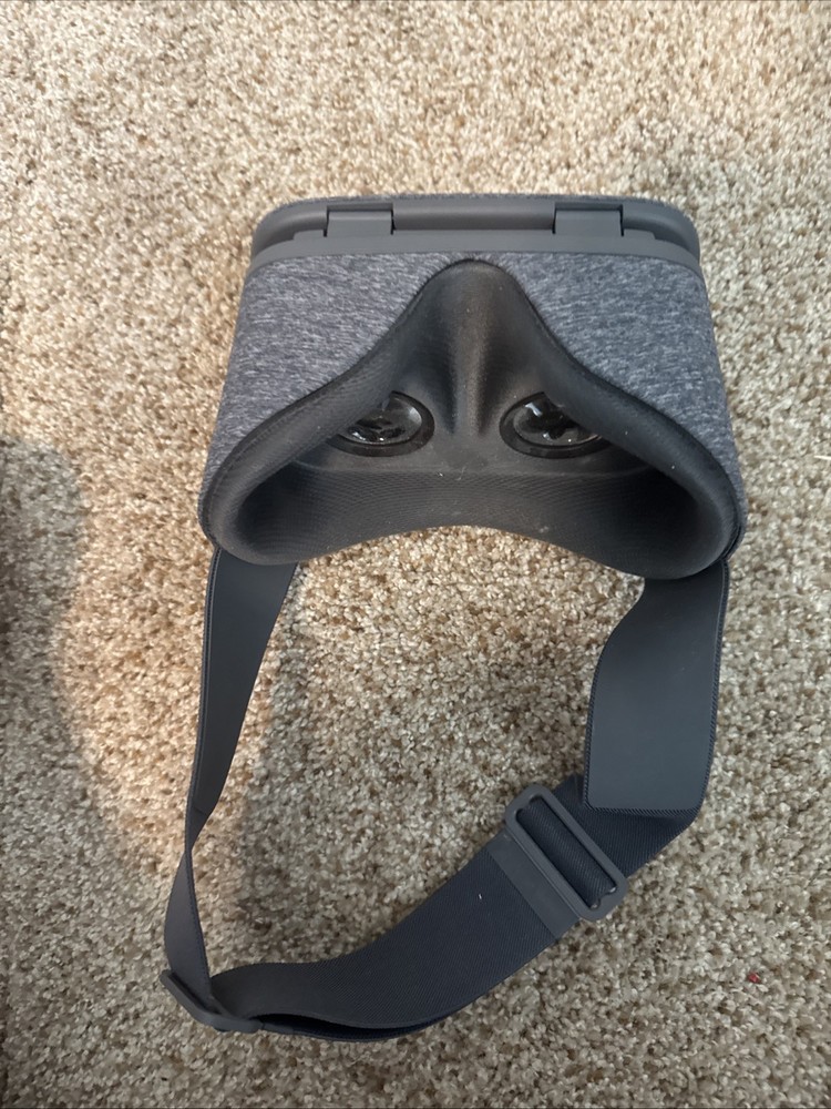 Google Daydream 2nd Gen View VR Headset Charcoal Gray w/Controller Smartphone