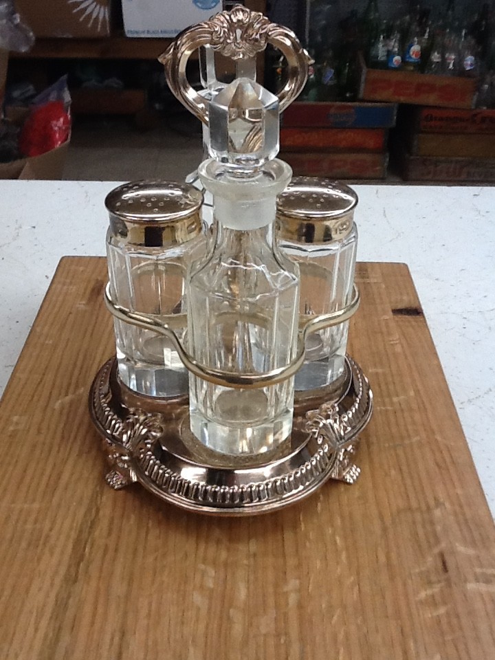 Vintage Silver Plated Tarnish Resistant Cruet Caddy with Salt/Pepper/Oil/Vinegar
