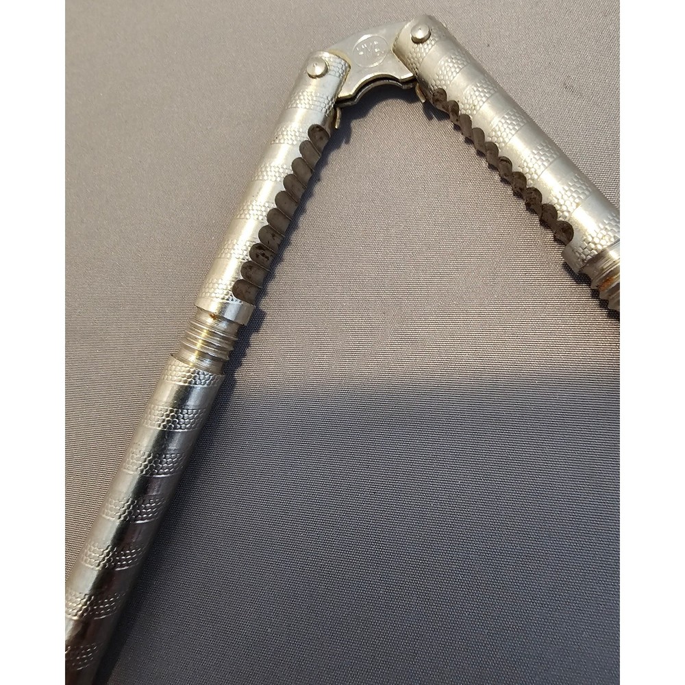 Vintage HMQ 5" Nut Cracker/Sheller - used