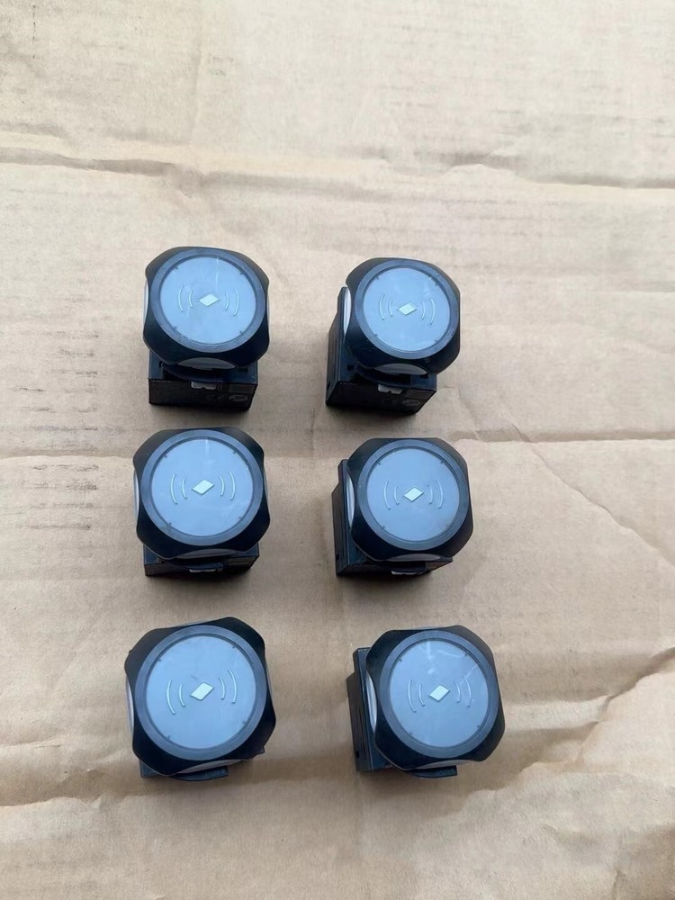 1PCS Used KW2D-R100Q4E button switch #N936P YF