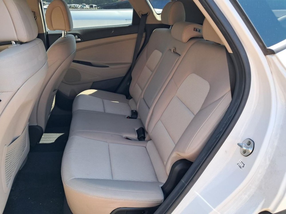 TUCSON 2016 Glove Box 4780226