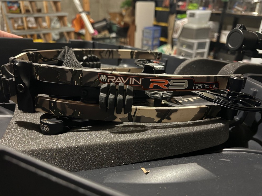 Ravin R9 Crossbow- Lightly used- Package includes