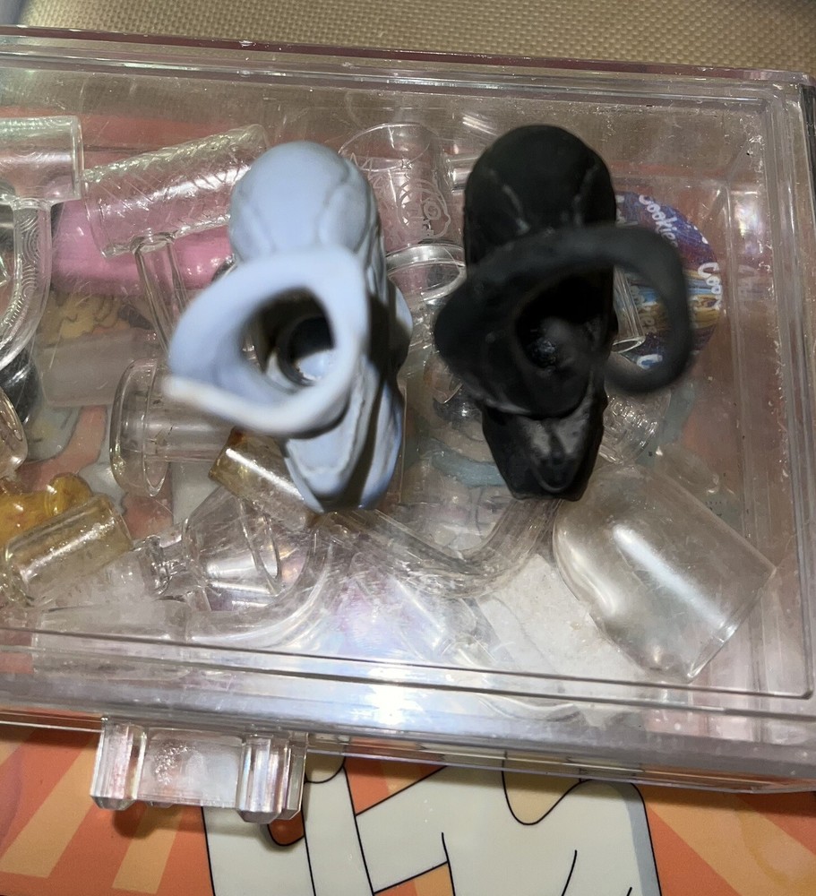 Venom Pen Holder