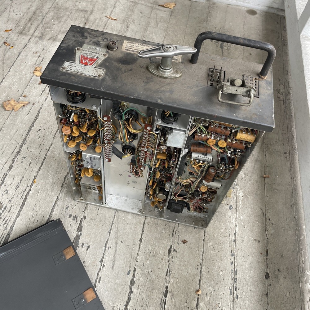 Twin V Motorola Transmitter Radio Model T41GGV-1 Type TA104 Very Rare Untested .