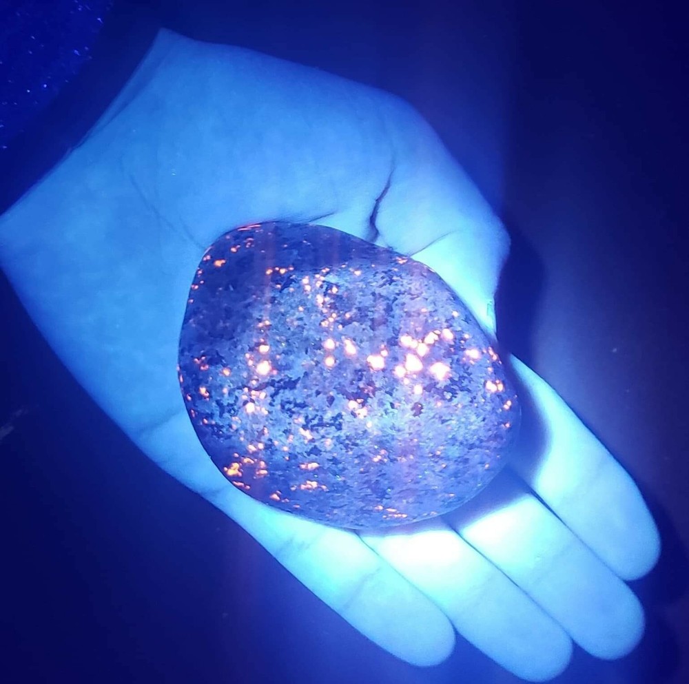 Yooperlite 10.39oz FLUORESCENT SODALITE