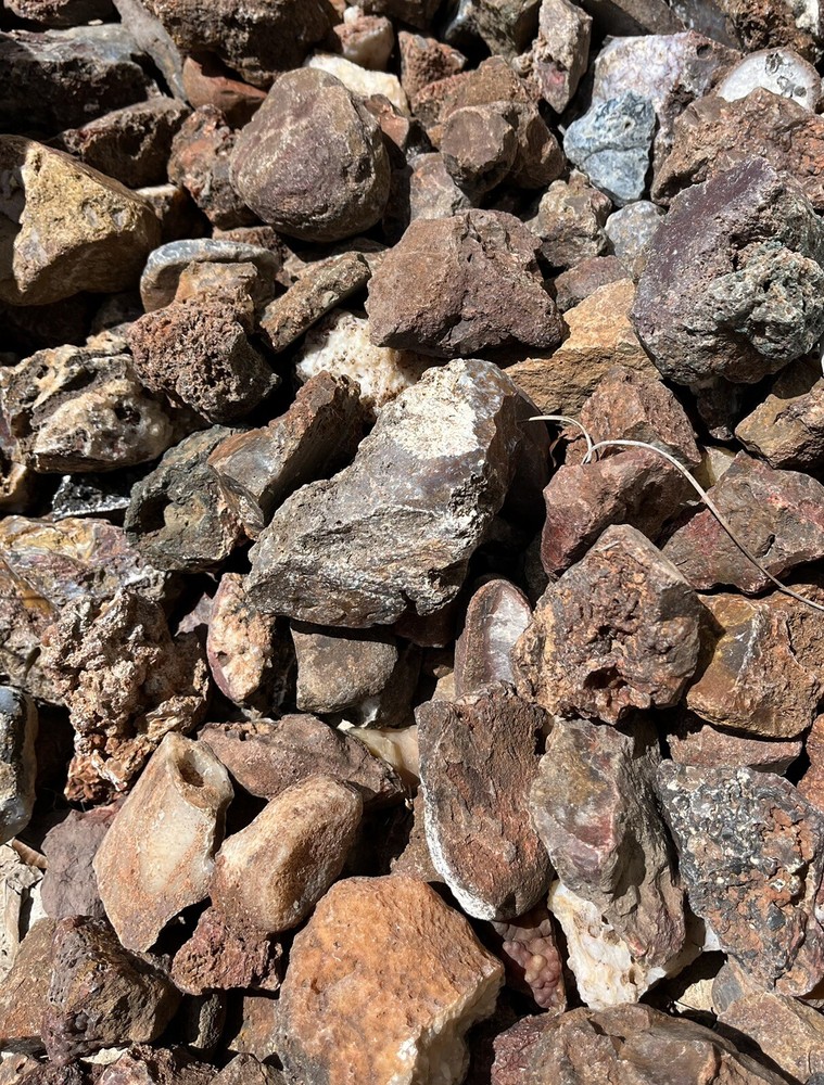 Texas agate rough. 23 Lbs, Medium USPS Flat Rate Shipping Box