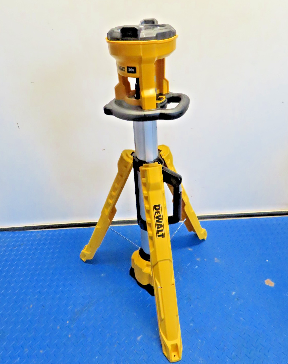 Dewalt DCL079 20v Max Cordless Tri-Pod LED Job Site Work Light (Tool Only)