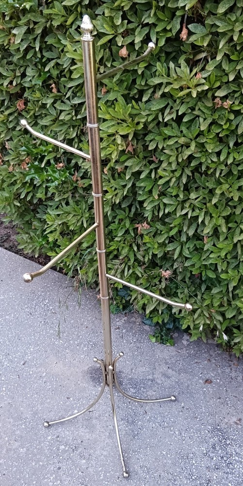 VINTAGE TOWEL STAND