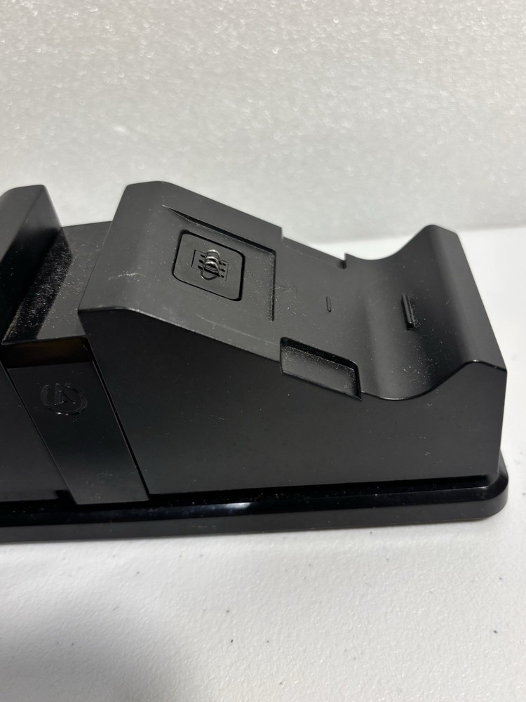 PowerA CPFA141325-02 DualShock 4 Controller Charging Station Tested Working