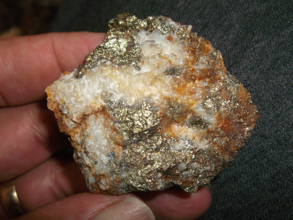 gold silver copper ore, 68 grams samples ,ore high grade .this is not