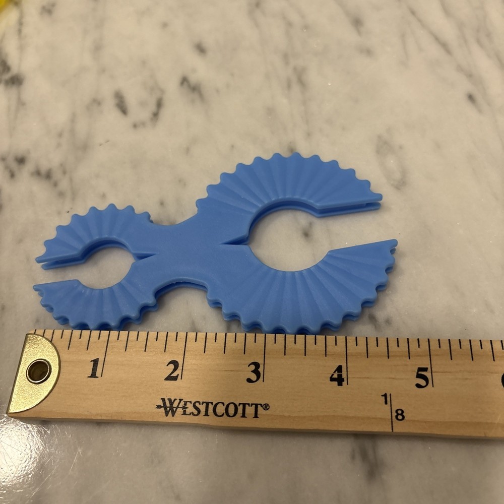 Yarnology & Boye PomPom Maker Assorted Sizes With Instructions