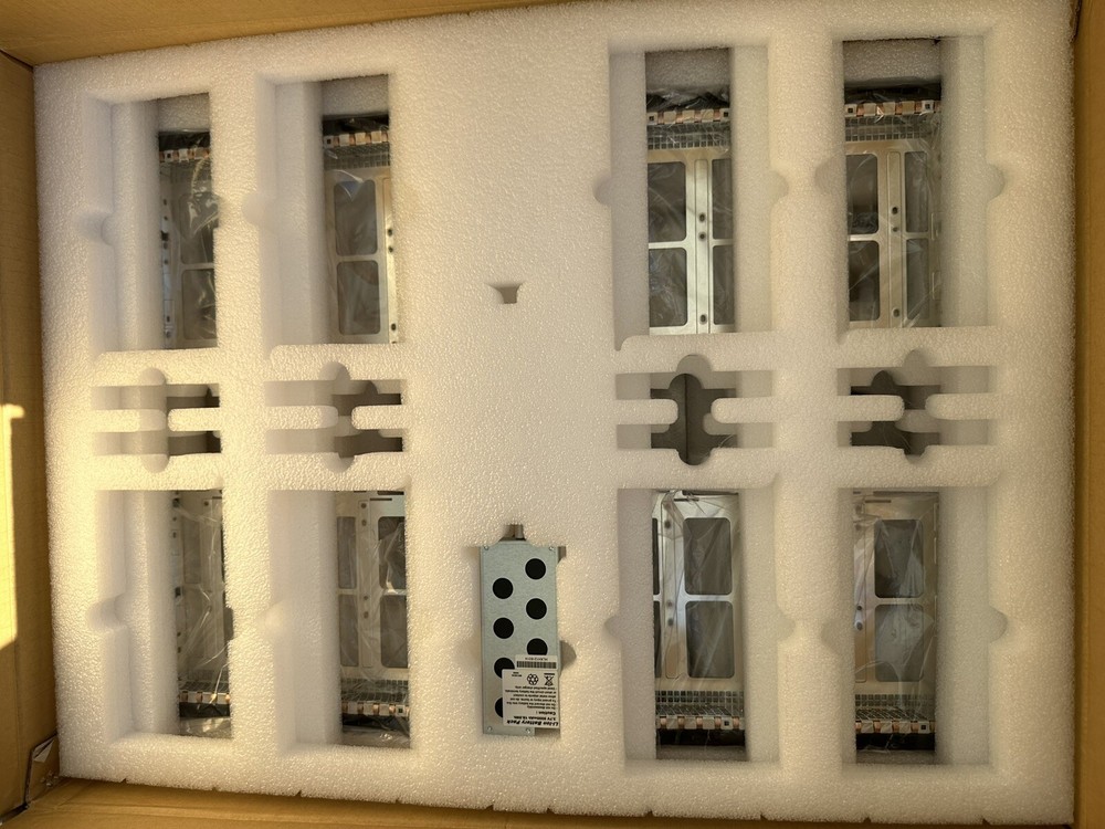 D-Link DSN 6110 HA-Capable 4x1 GbE or 2x10 GbE iSCS SAN Array