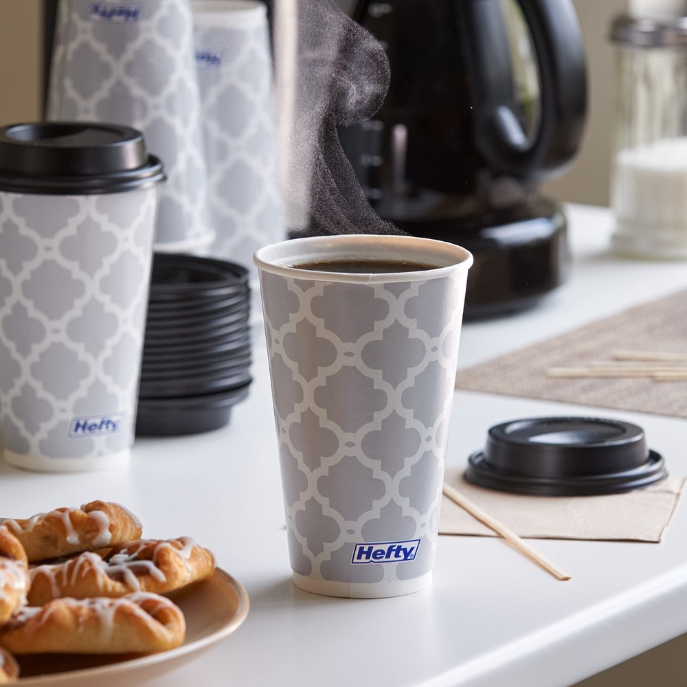 Hefty 16 Ounce Paper Coffee Cups with Lids 20 Count Double Wall Insulation