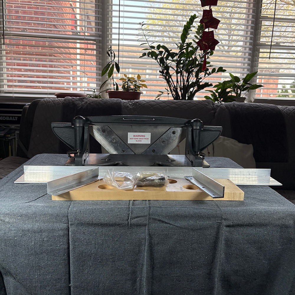 Grizzly Miter Trimmer With Measuring Attachment