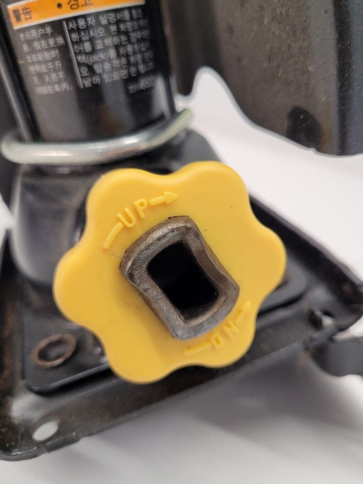2015 15 GMC SIERRA 1500 Bottle Jack
