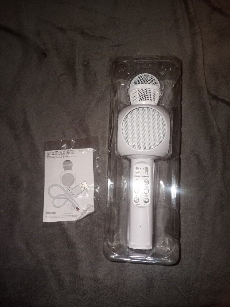 MVMT Karaoke Wireless Microphone & Speaker All In One White