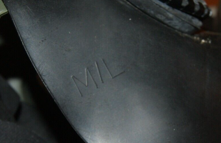 M40 SERIES GAS MASK MEDIUM -LARGE SIZE