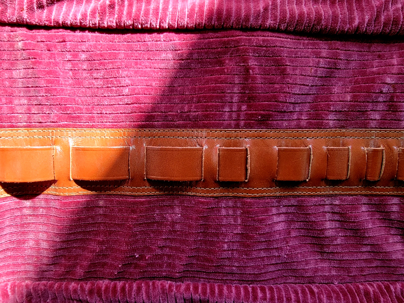 ANTIQUE 43 PC. SCALPEL & MEDICAL INSTRUMENTS KIT WITH VELVET-LINED ROLL-UP CASE