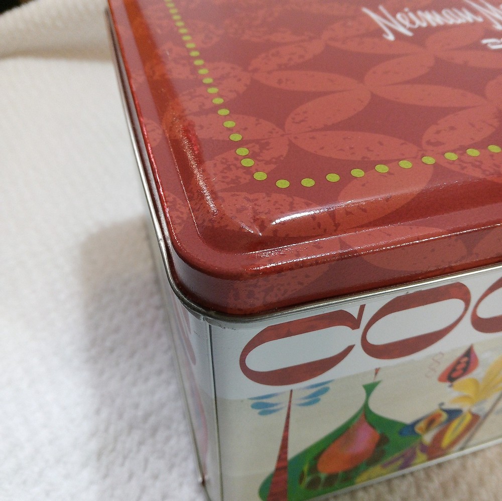 2014 Rare Neiman Marcus Cookie Tin. 8x6x4.5"