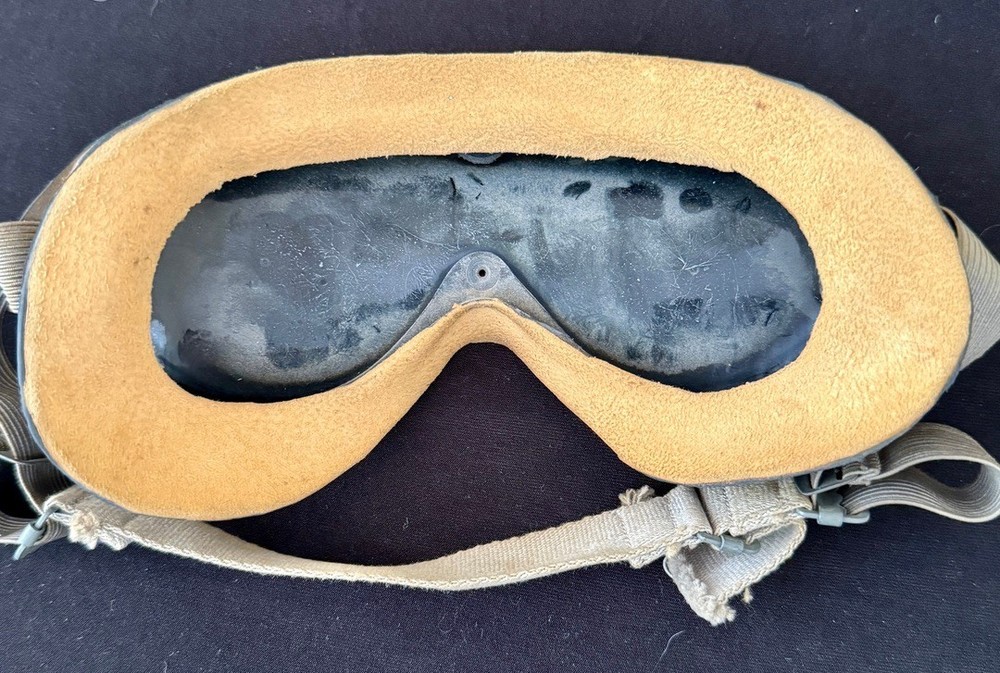U.S. Army - Property Air Forces - Polaroid Flying B-8 Goggle - Original Box