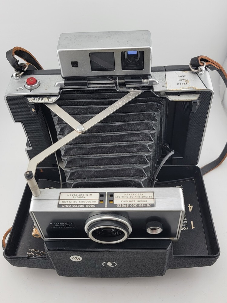 Vintage Polaroid Automatic 250 Land Camera w/ Case, Strap, Untested