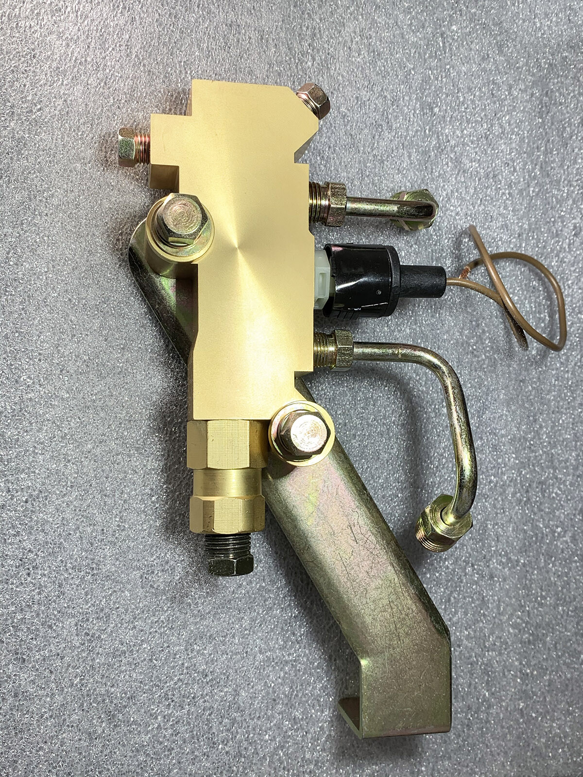 GM Proportioning Valve Disc/Disc kit - Bracket bolts, bracket, Lines, pig tail