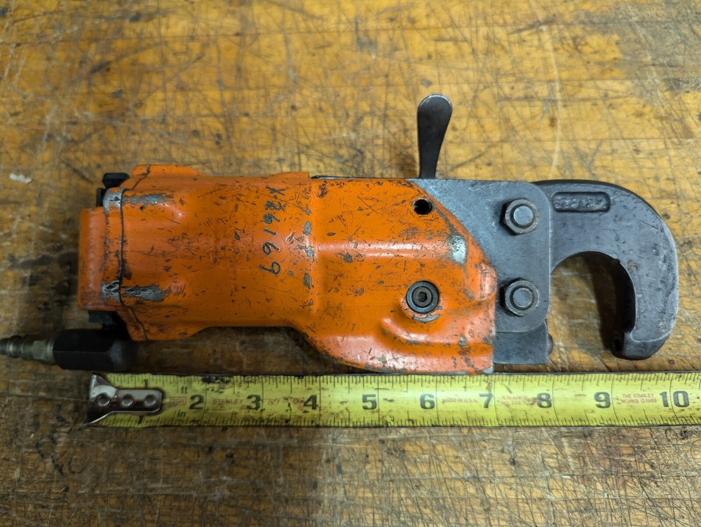 APT =AAT 30C = CP 214 Pneumatic C Compression Rivet Squeezer