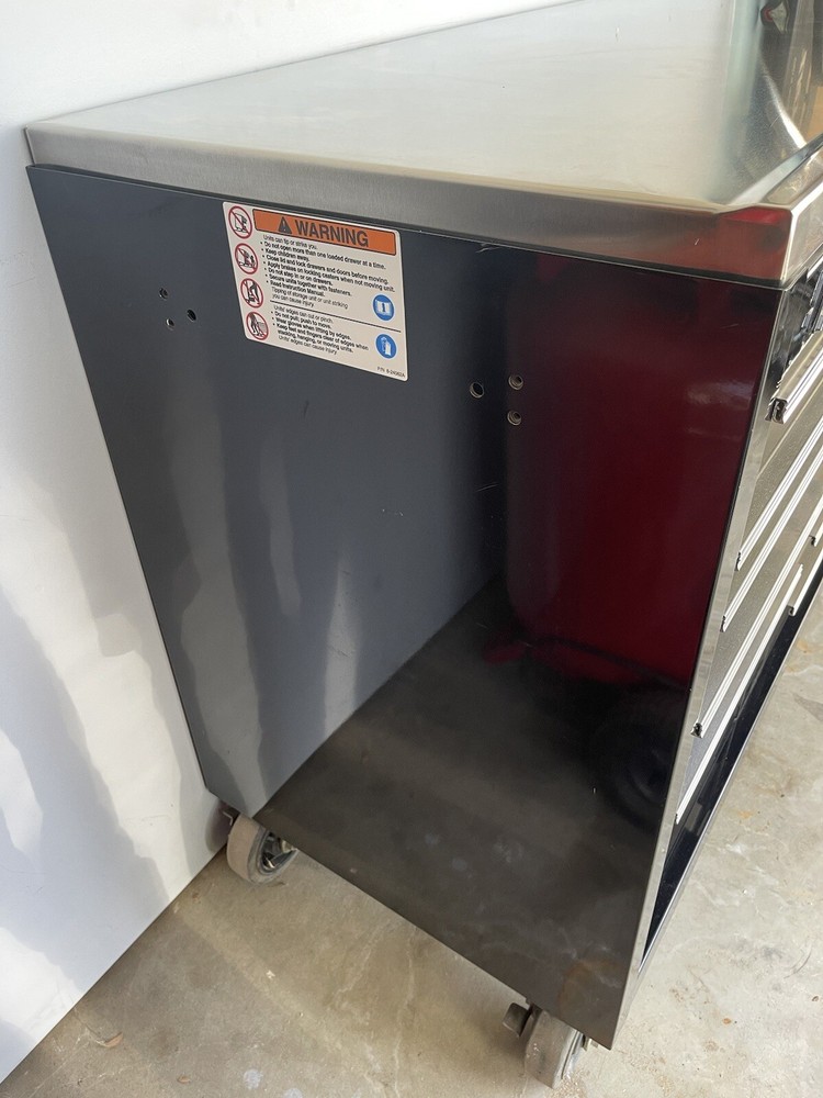 Snap on Classic Series Roll Cab, Gloss Black, with Stainless Steel Work Surface.
