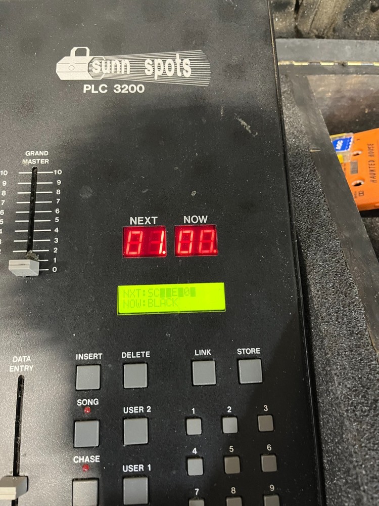 Sunn Spots PLC 3200 32-Channel Programmable Lighting Console w/ Case