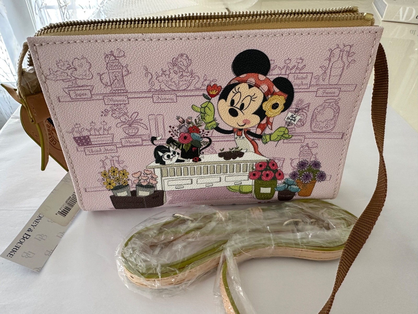 DISNEY DOONEY & BOURKE 2018 FLOWER & GARDEN MINNIE FIGARO CROSSBODY NEW