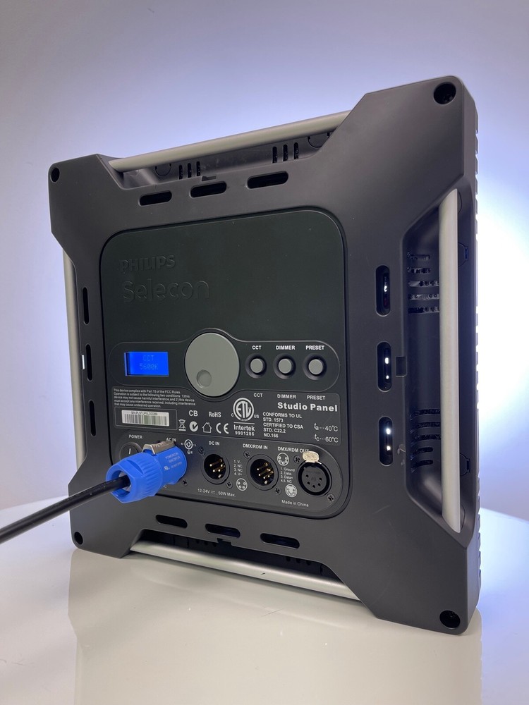 STRAND LIGHTING STUDIO PANEL LED 1X1 LIGHT / SELECON / Model PLSTUPNL-03
