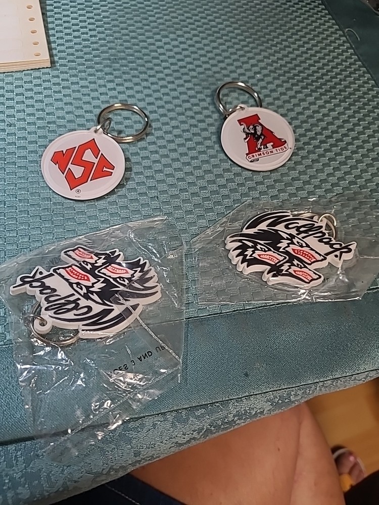 4 KEY CHAINS NSE, CRIMSON TIDE AND 2 BACKPACK BAG N