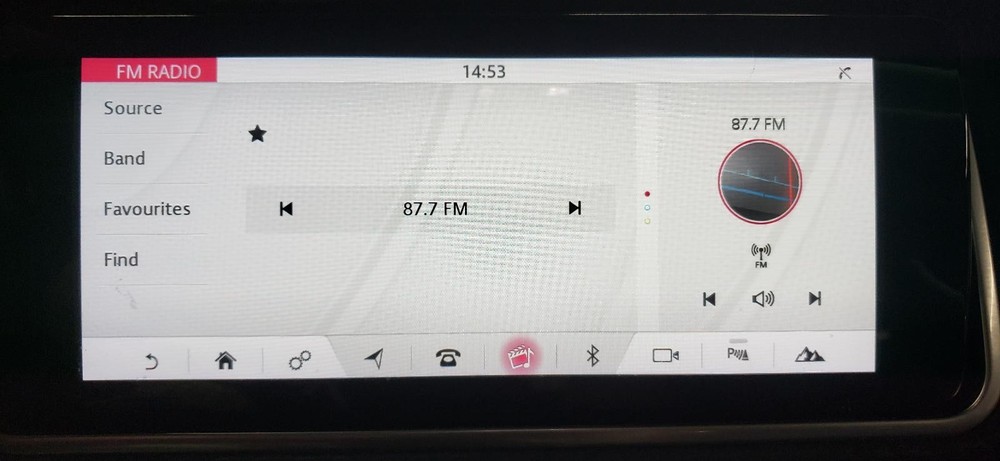 18 19 20 21 VELAR Display Screen center dash mounted