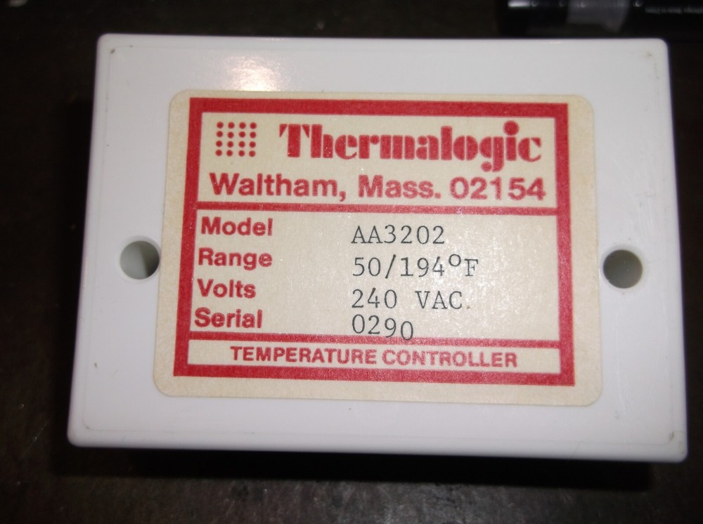 THERMALOGIC AA3202 TEMPERATURE CONTROLLER 50-104F 240 VAC (179-5)