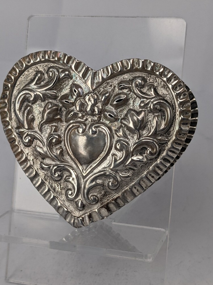A Victorian solid silver heart shaped box date 1885 Rosenthal, Jacob & Co.