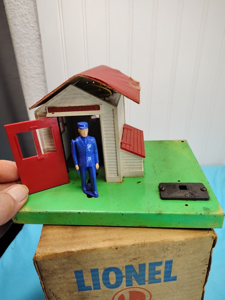 Lionel Trains #145 Automatic Gateman With Box - Untested