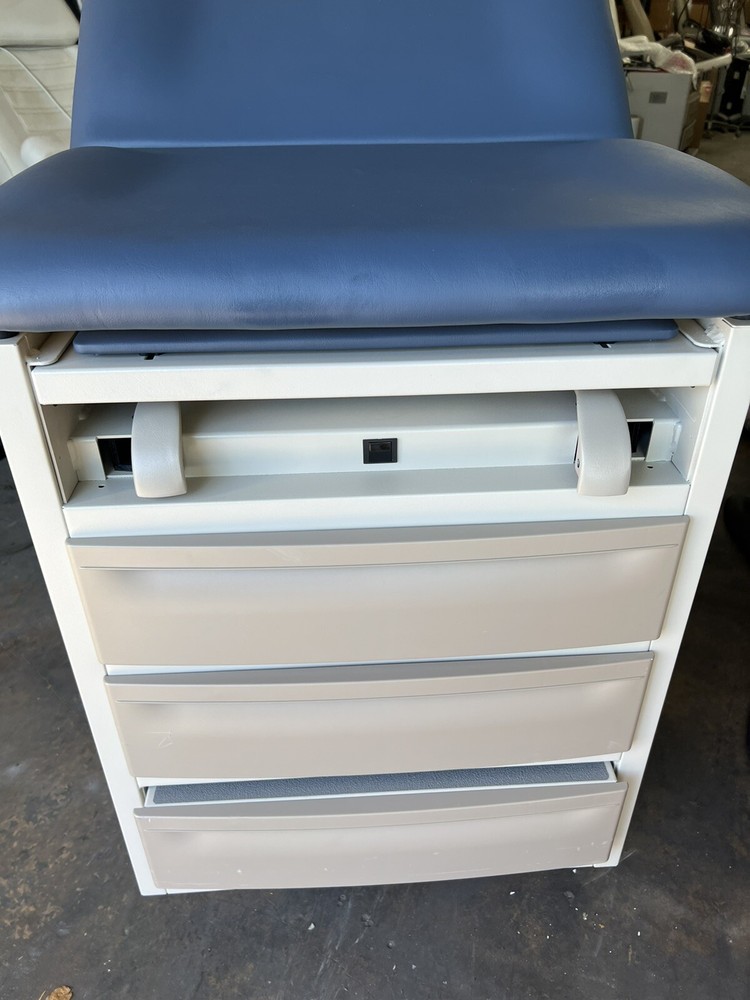 Brewer 4000 Basic Exam Table, Blue Fog - READ DESCRIPTION