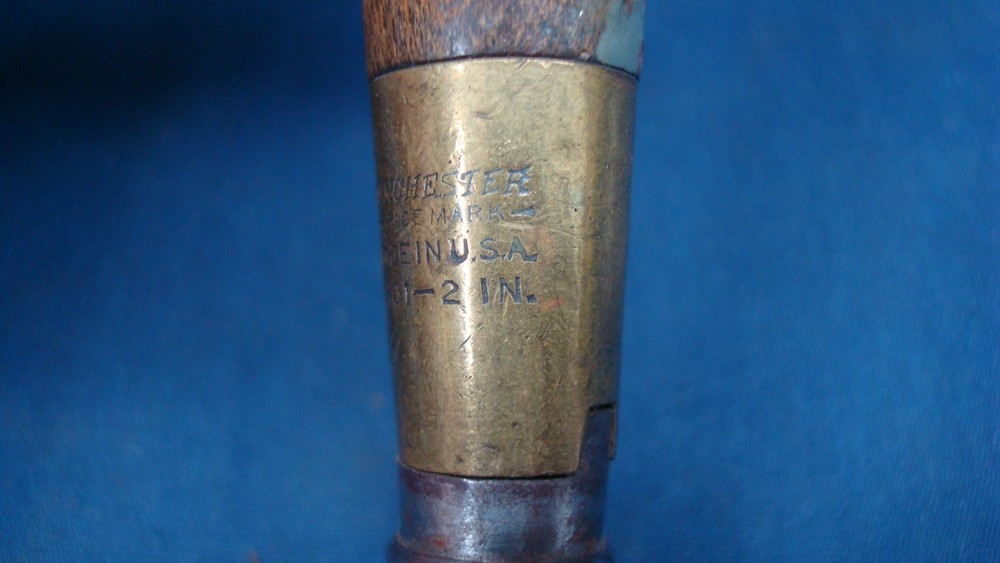 Vintage Winchester Regular Pattern Screw Driver #7101 2" Wood Handle Screwdriver