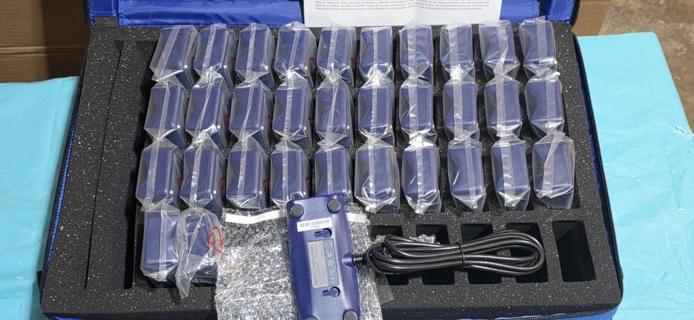 New SMART Response LE Interactive Response System Set Of 32 With Case NEW!