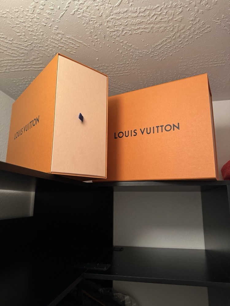 Empty Designers Gucci Boxes And Bags.