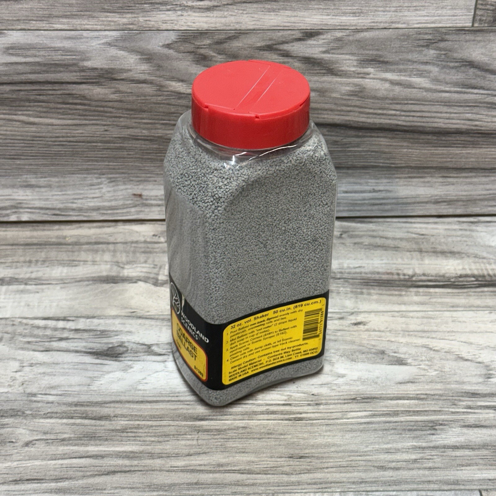 Gray Coarse Ballast Shaker Woodland Scenics B1389 57.7 cu in (945 cu cm)