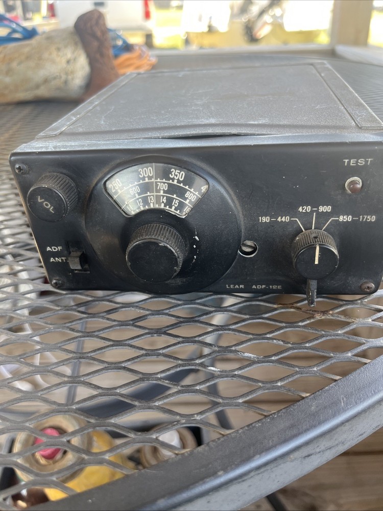 LEAR ADF-12E ALL KNOBS AND SWITCH TURN.