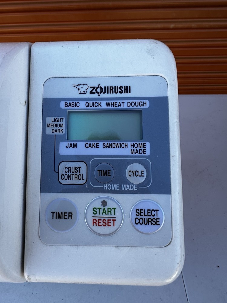 Zojirushi Bread Machine White 2 lb Crust Control Timer Cake Function bbcc-v20