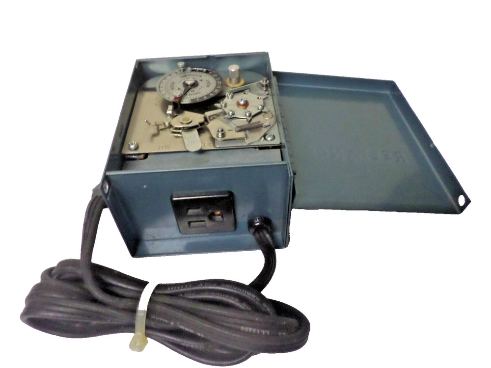 Used Reliance 24-Hour Programmable Time Switch, 110V, 35170R