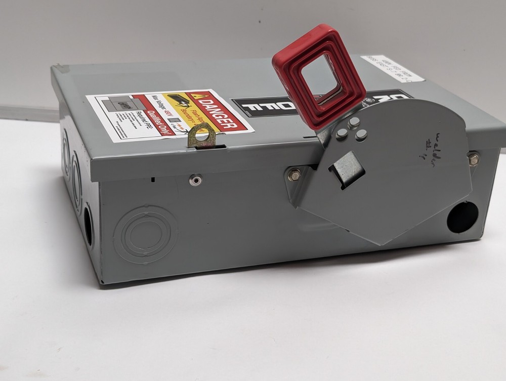 GENERAL ELECTRIC TH3361 Model 10 Safety Switch (USED).