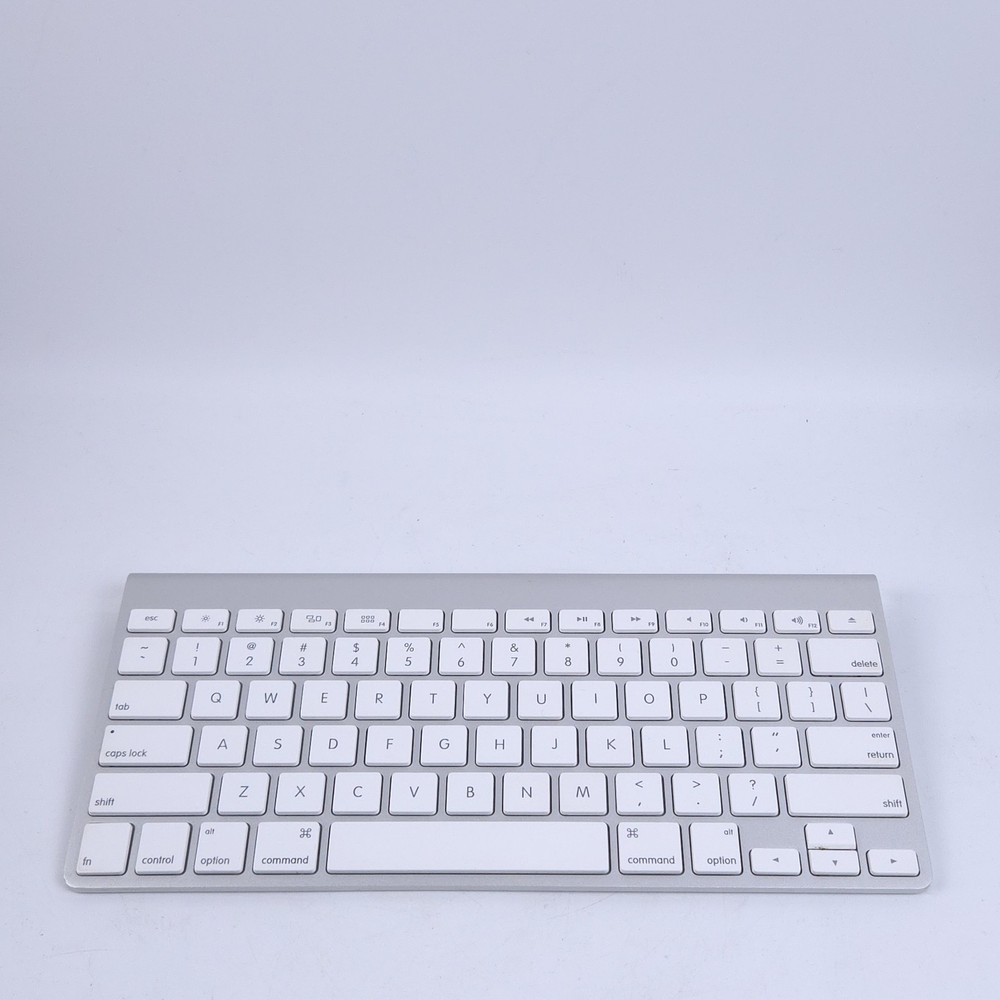 Apple Wireless Keyboard Model No. A1314 Works Great