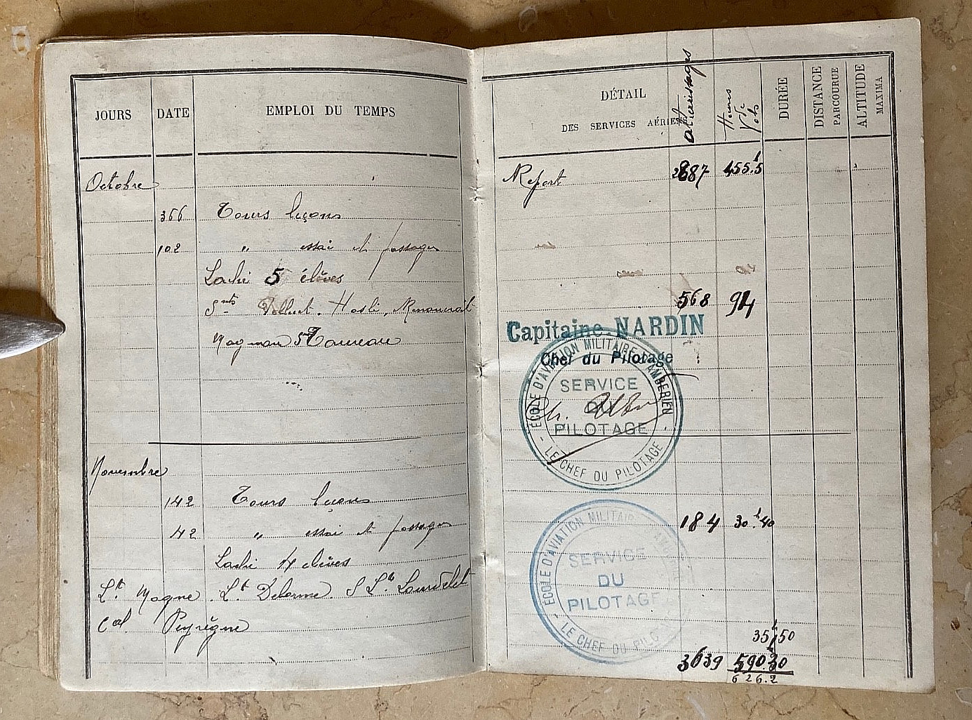 WW1 FRENCH PILOT'S FLIGHT LOG BOOK SIGNED BY (TRAINER OF GUYNEMER) CAPT. NARDIN