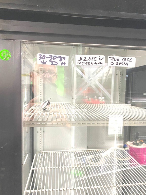 Cooler/ True GEM-26 Single Door 360 Degree Display Cooler